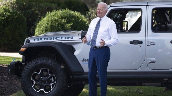 Biden annonce un objectif de 50 pour cent de voitures zéro émission vendues aux Etats-Unis en 2030-02